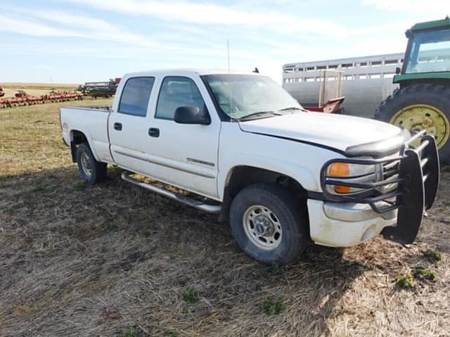 Image of GMC 2500HD equipment image 2