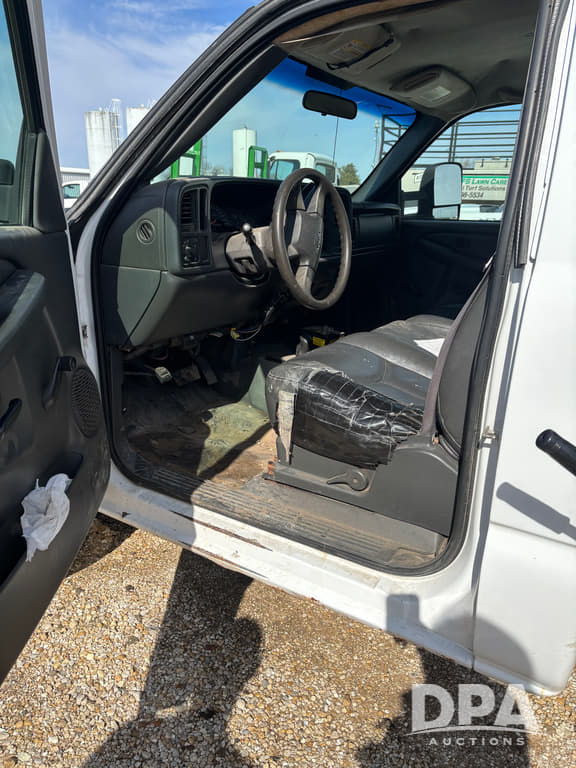 Image of GMC 3500 equipment image 4