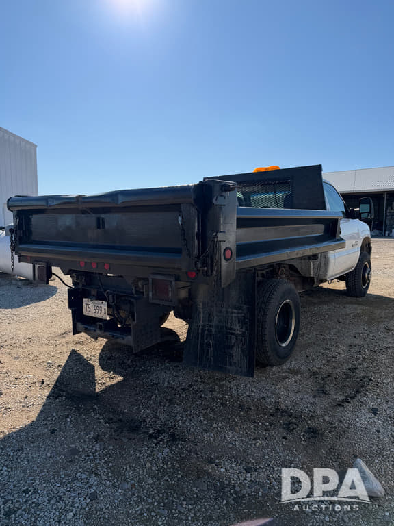 Image of GMC 3500 equipment image 2