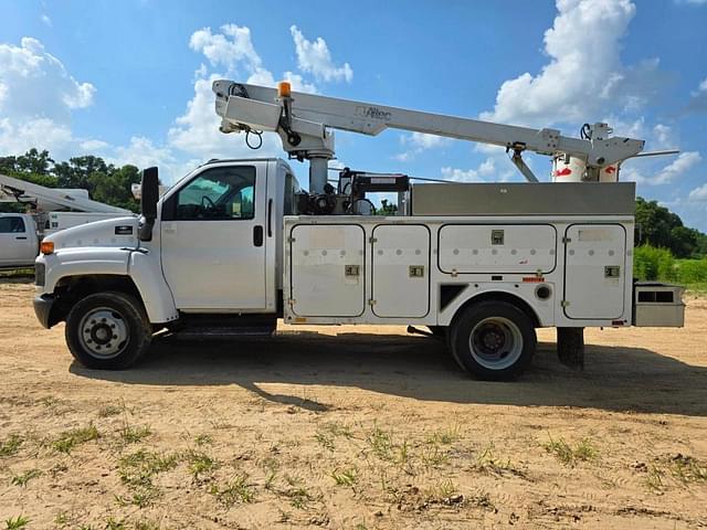 Image of GMC 4500 equipment image 2