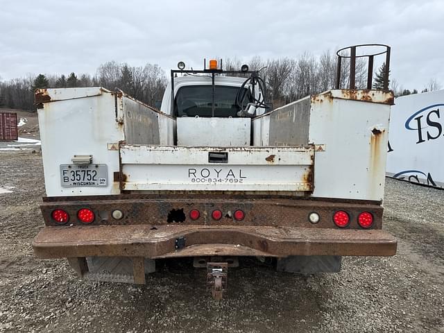 Image of GMC 5500 equipment image 3