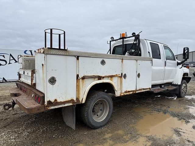 Image of GMC 5500 equipment image 4