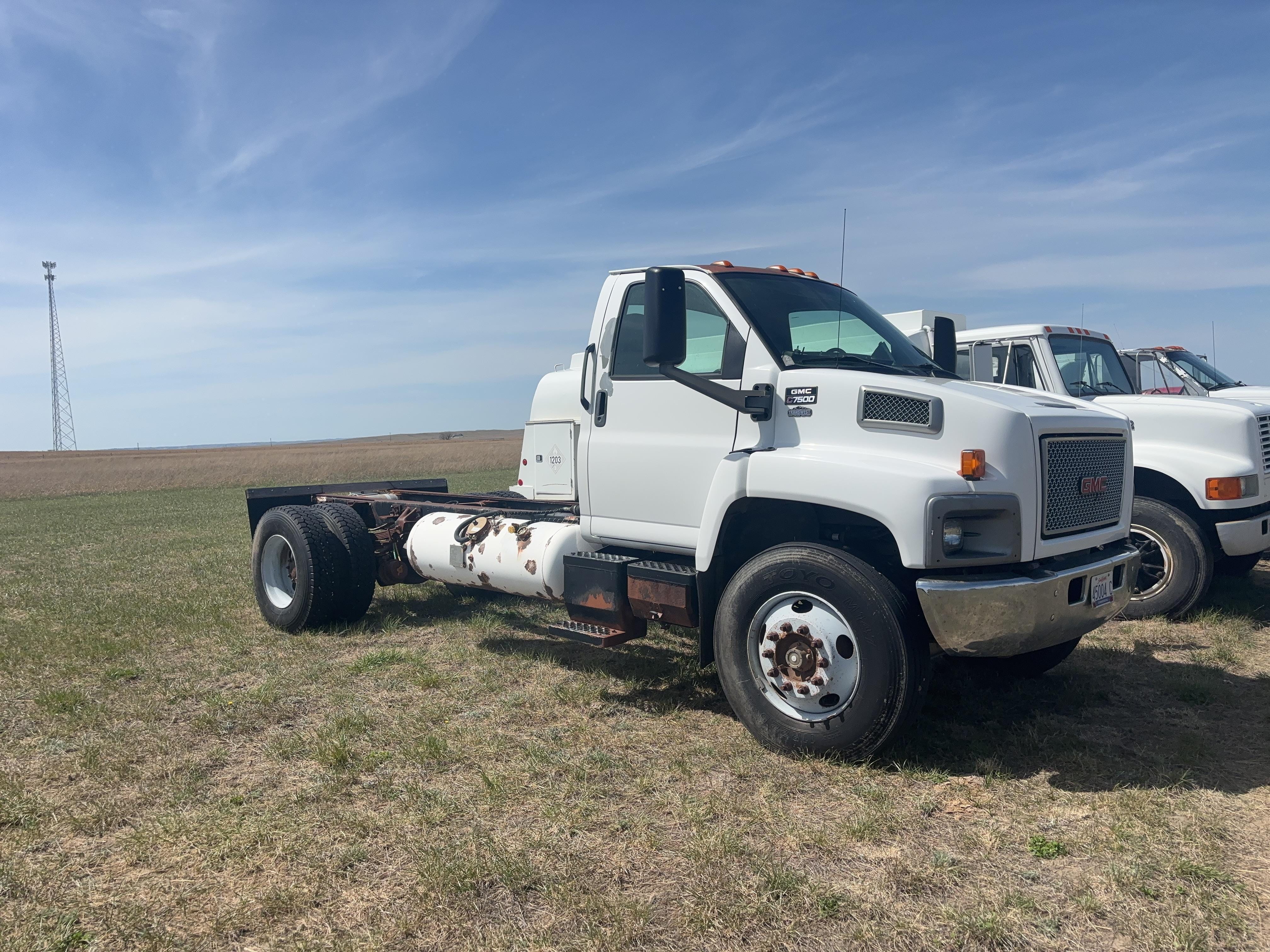 2006 GMC 7500 Equipment Image0