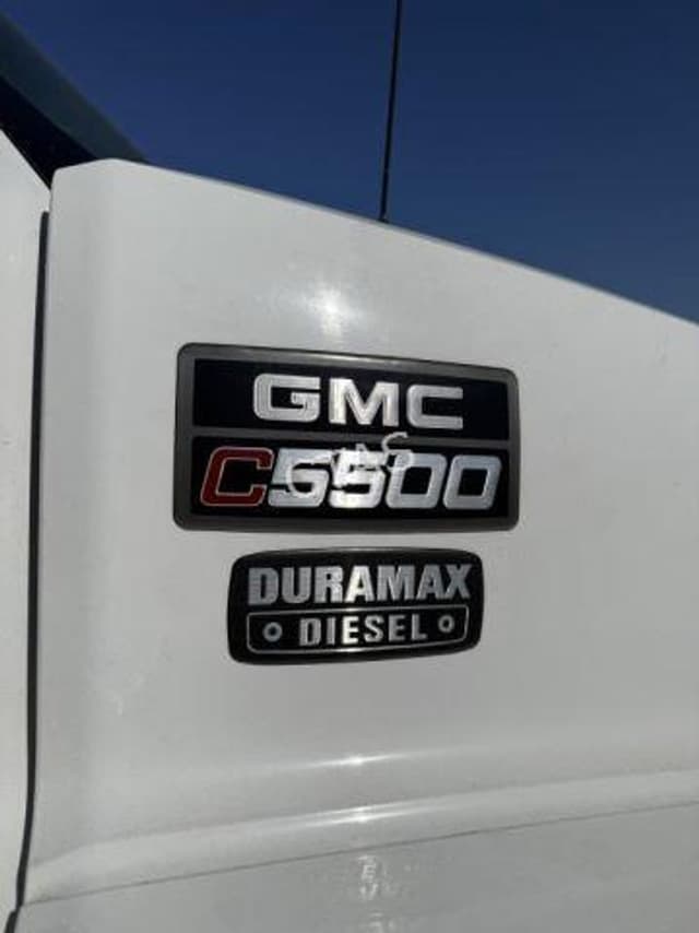 Image of GMC C5500 equipment image 4