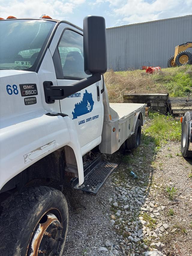 Image of GMC C6500 equipment image 2