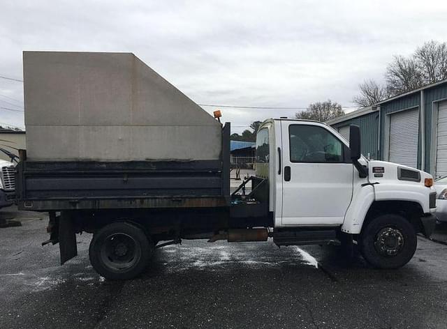 Image of GMC C5500 equipment image 3