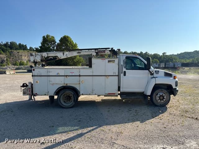 Image of GMC C5500 equipment image 3