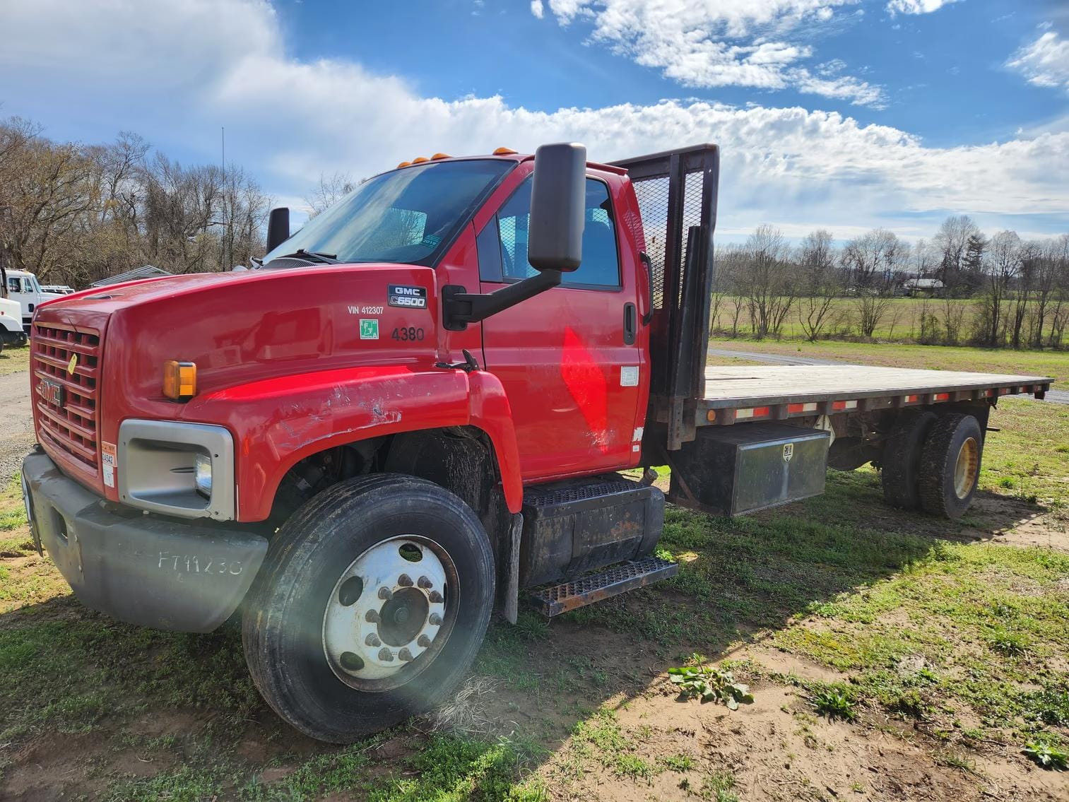 2006 GMC C6500 Equipment Image0