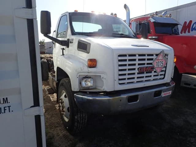 Image of GMC C7500 equipment image 2