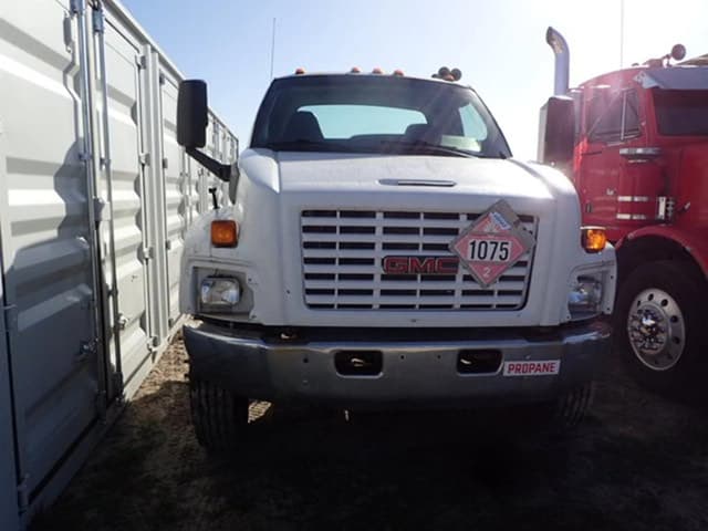 Image of GMC C7500 equipment image 1