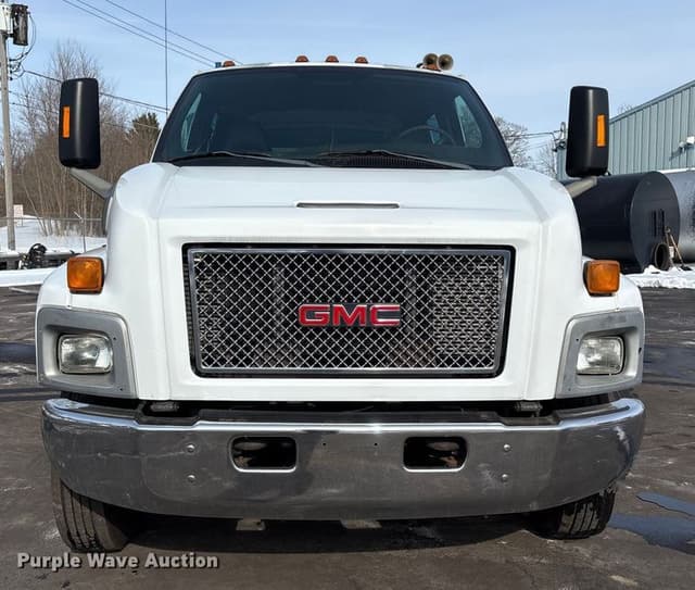 Image of GMC C7500 equipment image 1