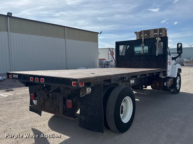 Image of GMC C7500 equipment image 4