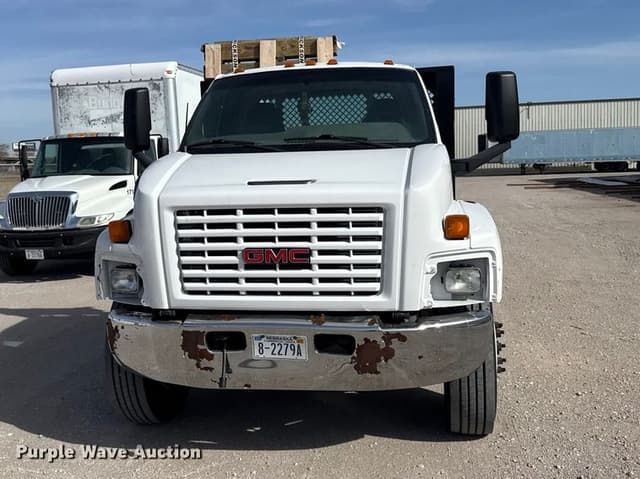 Image of GMC C7500 equipment image 1