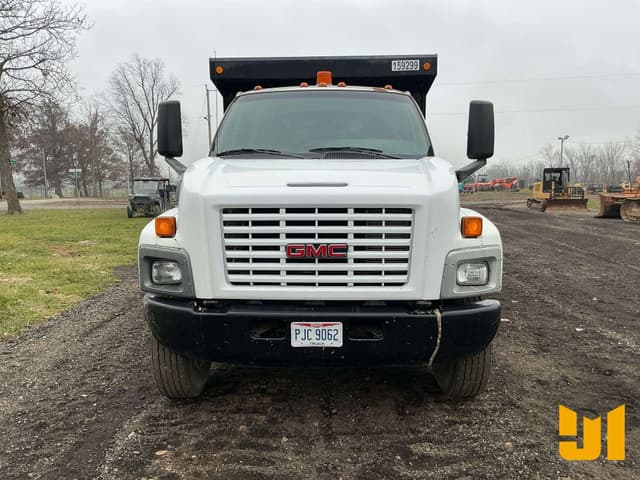 Image of GMC C7500 equipment image 1