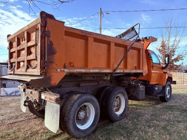 Image of GMC C8500 equipment image 2