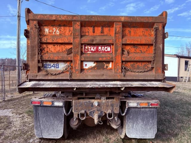 Image of GMC C8500 equipment image 3