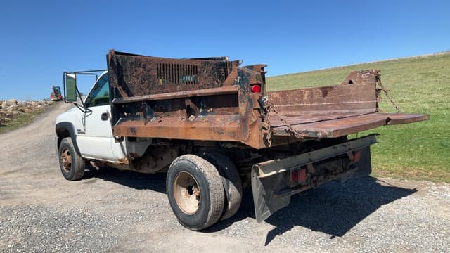 Image of GMC 3500 equipment image 2