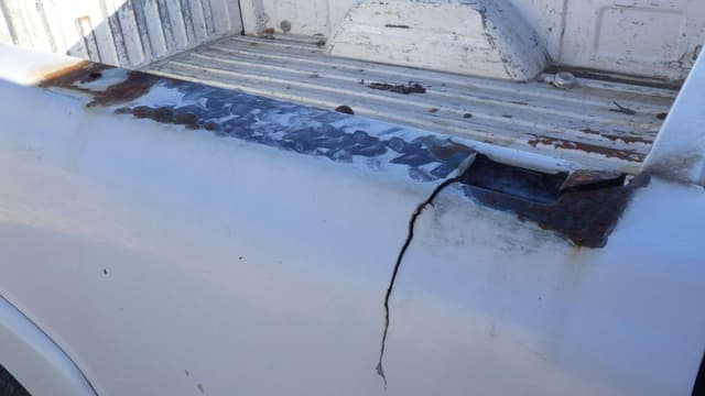 Image of GMC 2500HD equipment image 4