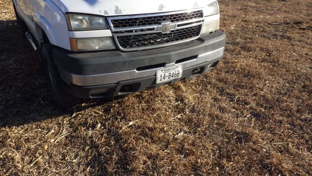 Image of GMC 2500HD equipment image 2