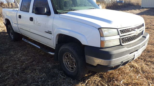 Image of GMC 2500HD equipment image 1