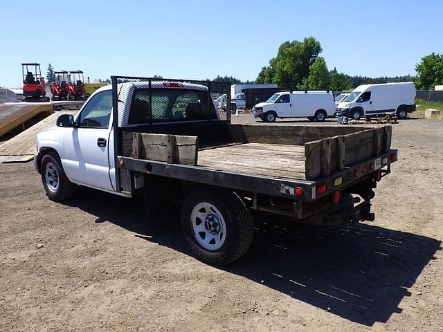 Image of GMC Sierra 1500 equipment image 4