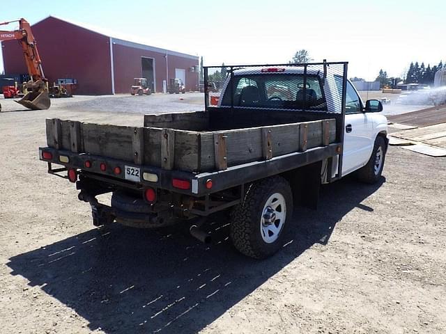 Image of GMC Sierra 1500 equipment image 3