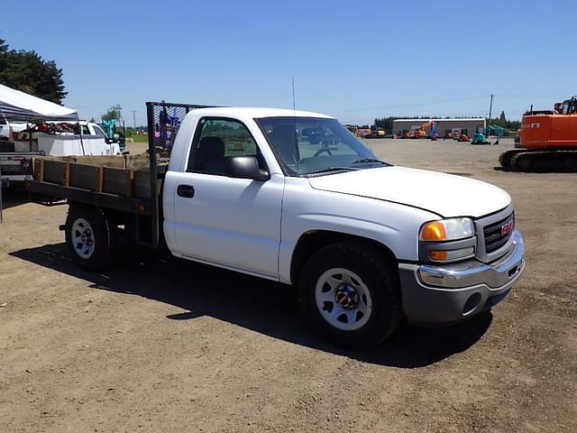 Image of GMC Sierra 1500 equipment image 1