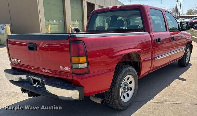 Image of GMC Sierra 1500 equipment image 4