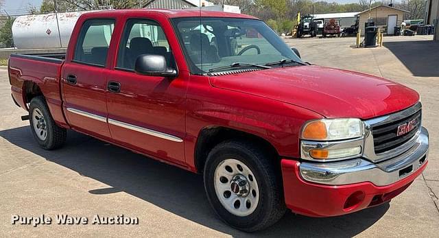 Image of GMC Sierra 1500 equipment image 2