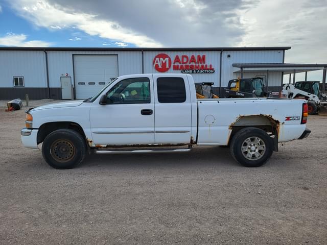 Image of GMC Sierra 1500 equipment image 4