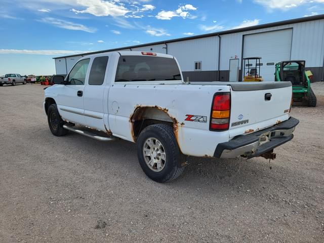 Image of GMC Sierra 1500 equipment image 3