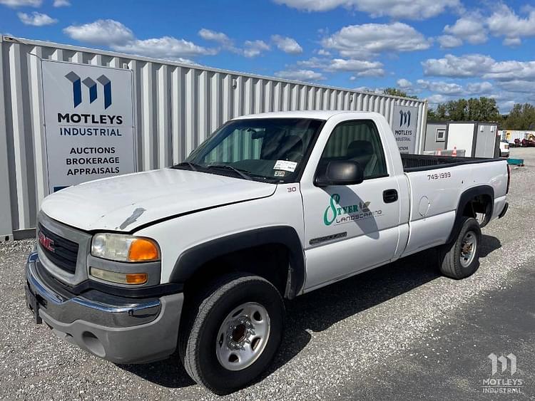 2006 GMC 2500HD Equipment Image0