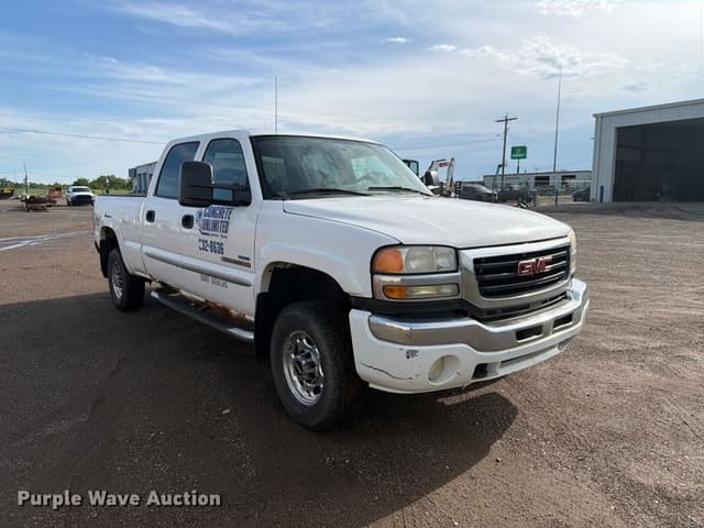 Image of GMC 2500HD equipment image 2