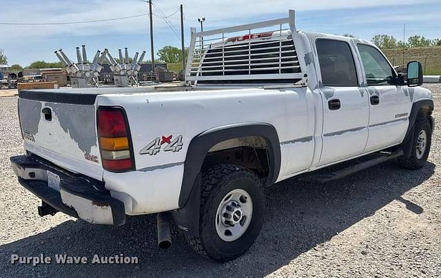 Image of GMC 2500HD equipment image 4