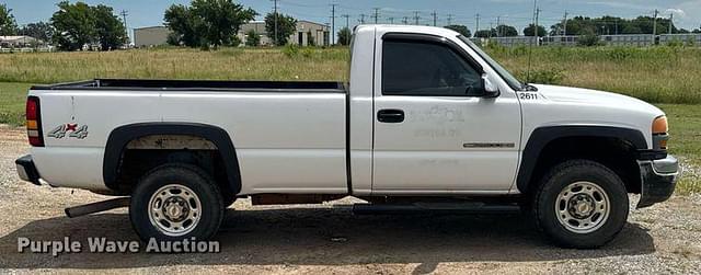 Image of GMC 2500HD equipment image 3