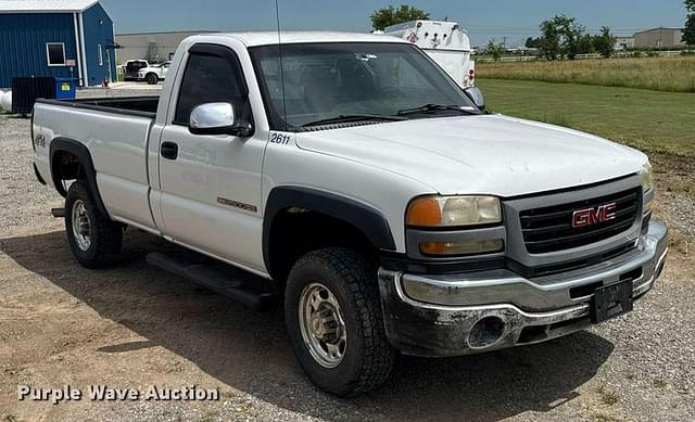Image of GMC 2500HD equipment image 2