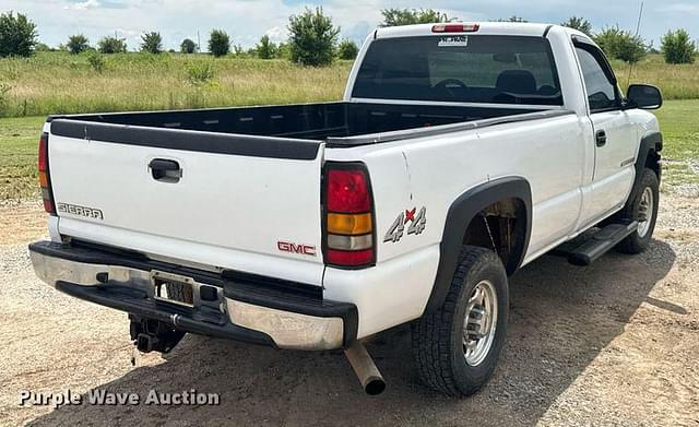 Image of GMC 2500HD equipment image 4