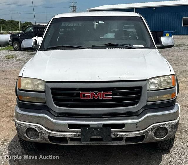 Image of GMC 2500HD equipment image 1