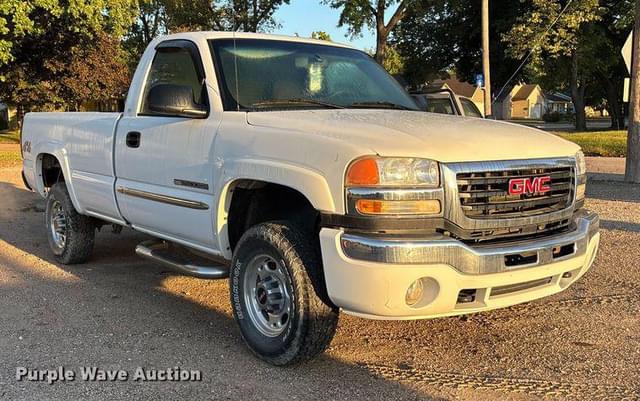 Image of GMC 2500HD equipment image 2