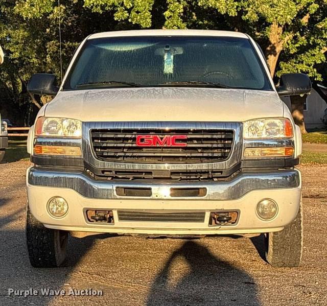 Image of GMC 2500HD equipment image 1