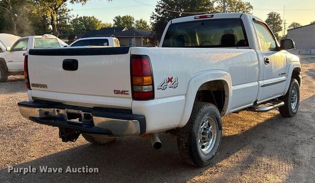 Image of GMC 2500HD equipment image 4