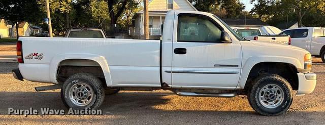 Image of GMC 2500HD equipment image 3