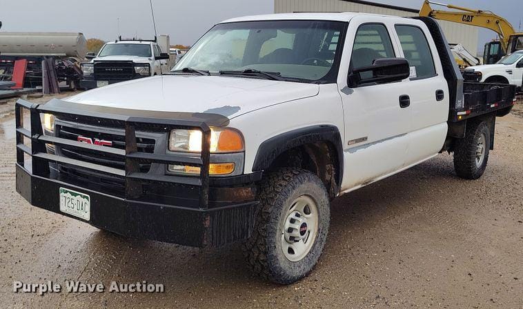 2006 GMC 3500 Equipment Image0