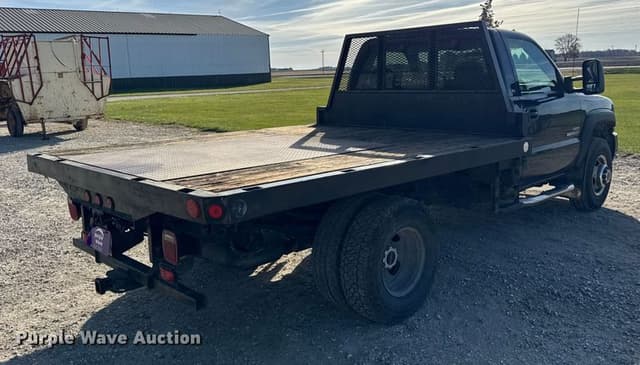 Image of GMC 3500 equipment image 4