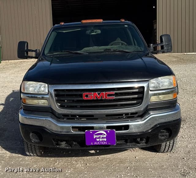 Image of GMC 3500 equipment image 1