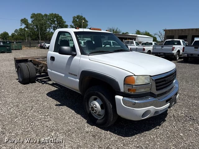Image of GMC 3500 equipment image 2