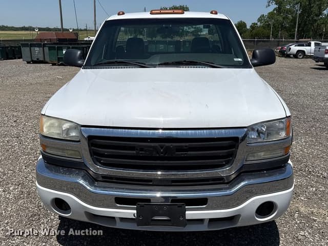 Image of GMC 3500 equipment image 1