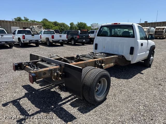 Image of GMC 3500 equipment image 4