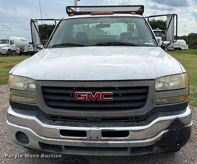 Image of GMC 3500 equipment image 1