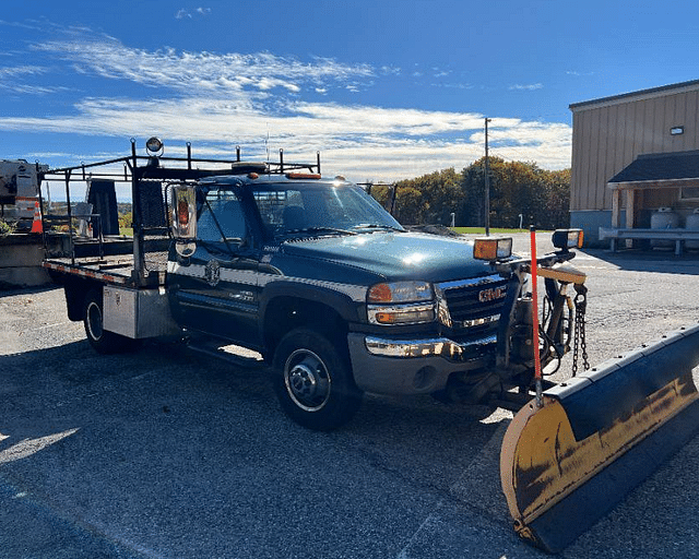 Image of GMC Sierra equipment image 3